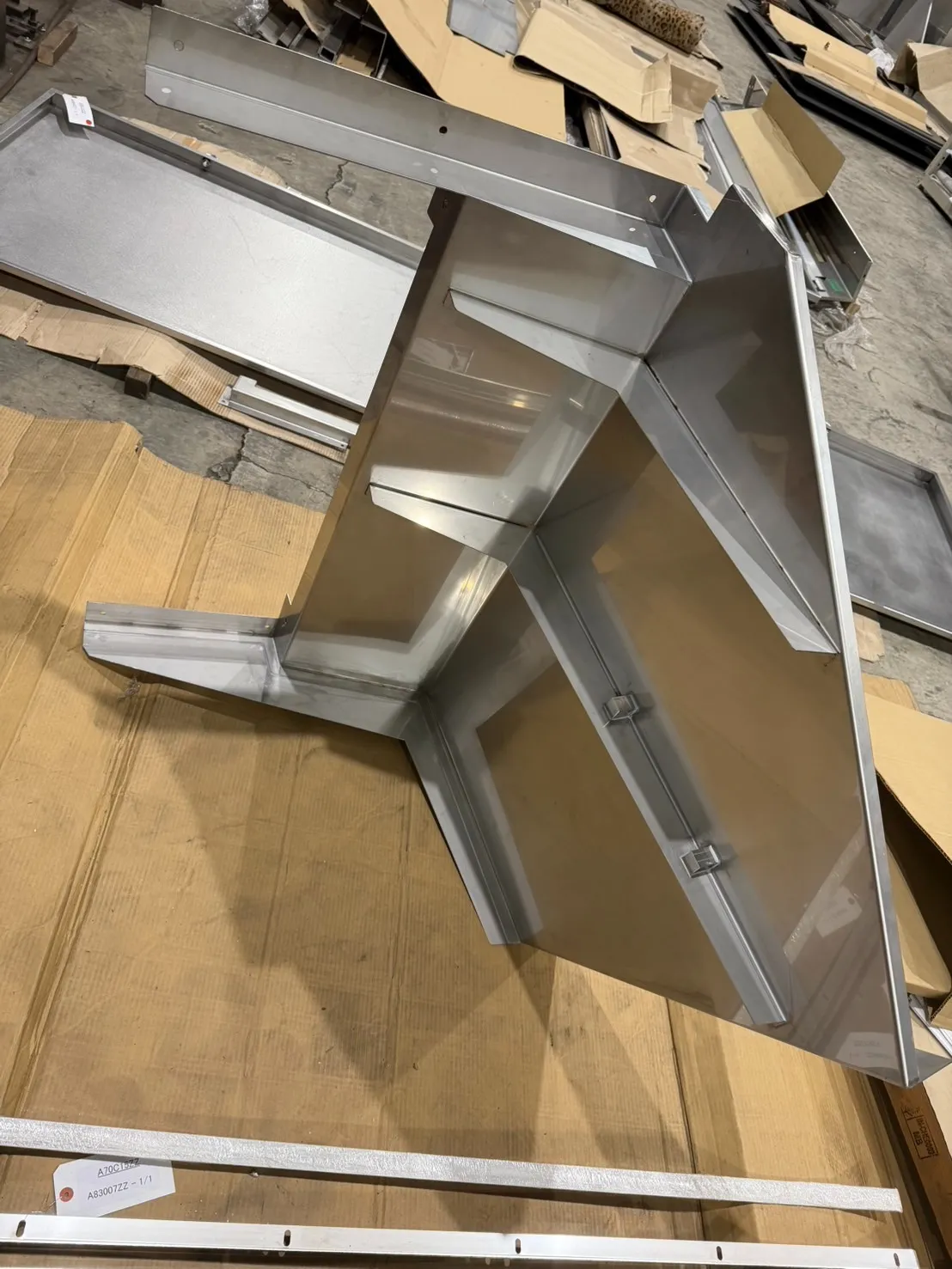 兵庫で板金・溶接・ステンレス｜工作機械カバーを製作しました